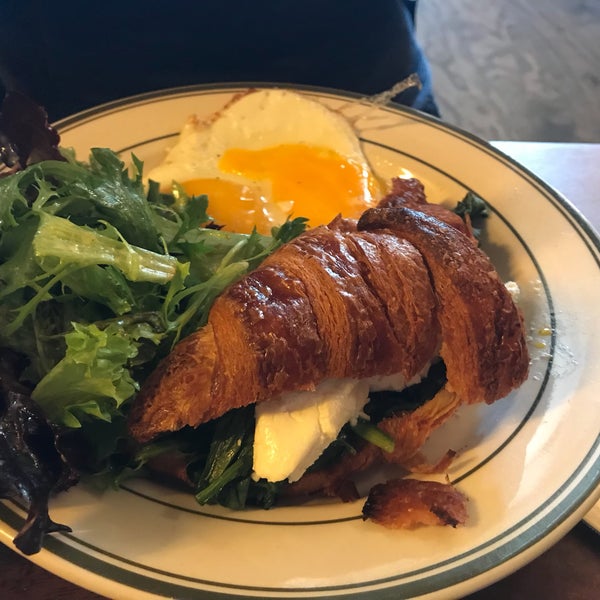 Cozy atmosphere and tasty brunch food. Spinach and chevre cheese croissant won the day.