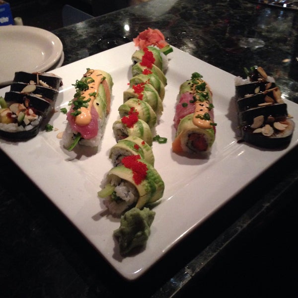 Foto tomada en Yosake Downtown Sushi Lounge  por Charlie R. el 1/24/2015