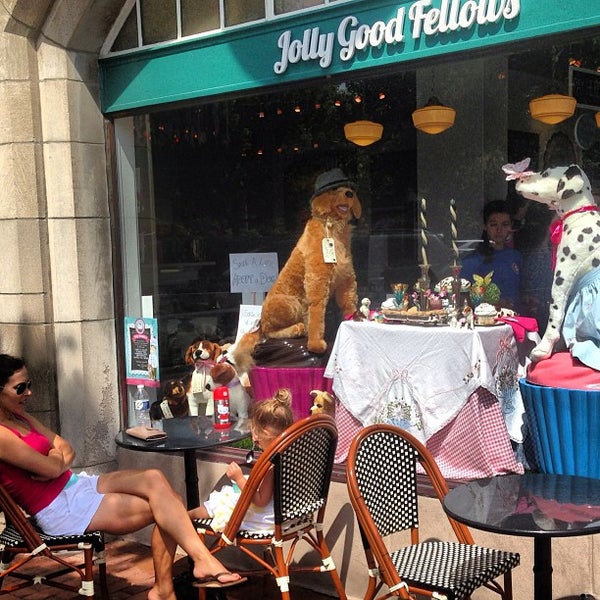 Photo taken at Jolly Good Fellows - Sweet Boutique by Laura F. on 8/12/2013