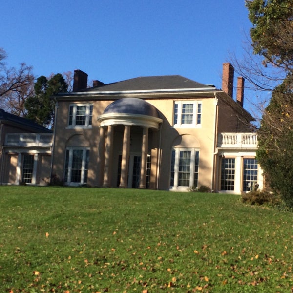 Foto tirada no(a) Tudor Place Historic House and Garden por Inez S. em 11/14/2015