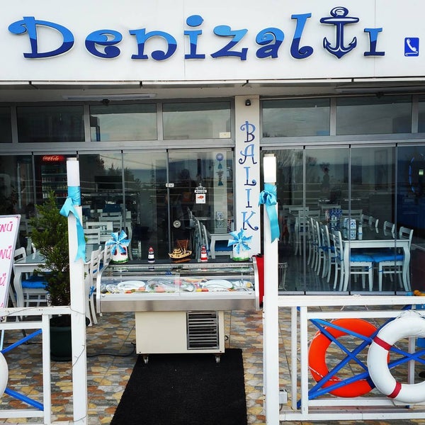 Das Foto wurde bei Denizaltı Balık Restorant von CANER©️🇹🇷 am 2/11/2016 aufgenommen