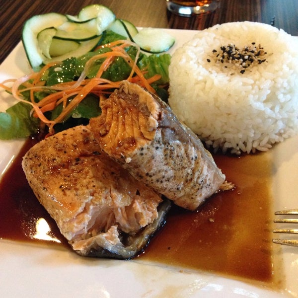 รูปภาพถ่ายที่ Kobu Restaurant โดย Napoleon M. เมื่อ 9/23/2014