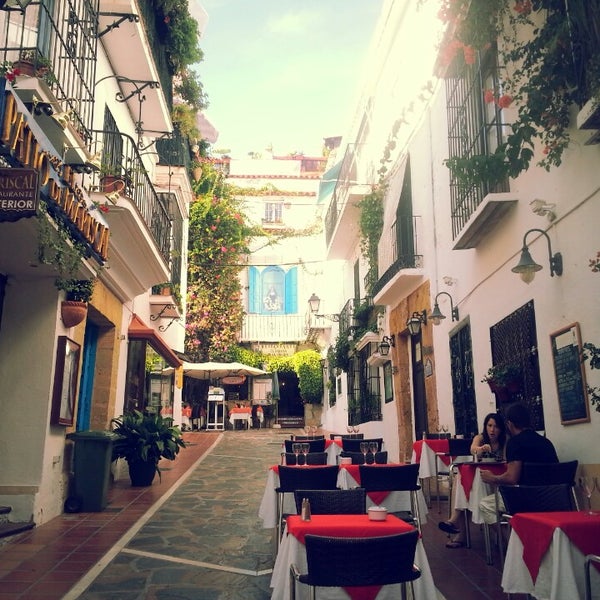 Das Foto wurde bei Restaurante Marbella Patio von Seda A. am 10/14/2013 aufgenommen
