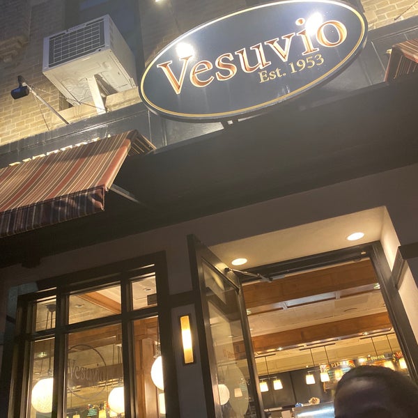 5/23/2020にLuis O.がVesuvio Pizzeria &amp; Restaurantで撮った写真