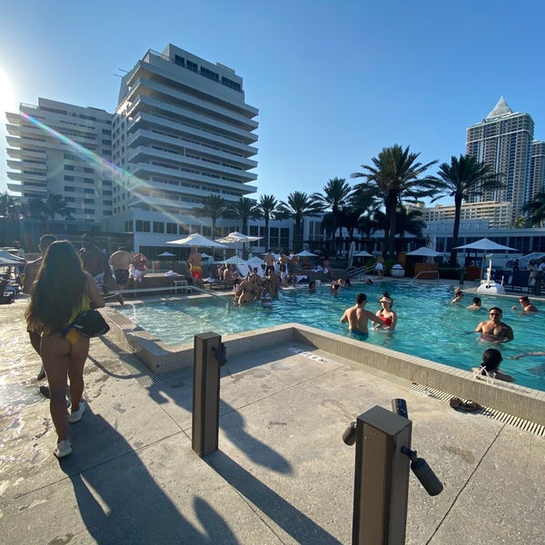 Das Foto wurde bei Eden Roc Resort Miami Beach von Luis O. am 4/17/2021 aufgenommen