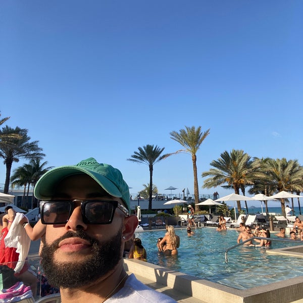 Foto tirada no(a) Eden Roc Resort Miami Beach por Luis O. em 4/17/2021