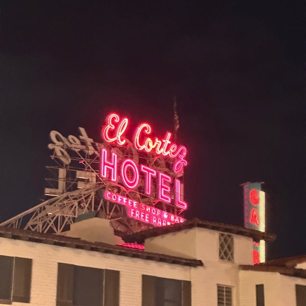 Das Foto wurde bei El Cortez Hotel &amp; Casino von Luis O. am 1/31/2023 aufgenommen