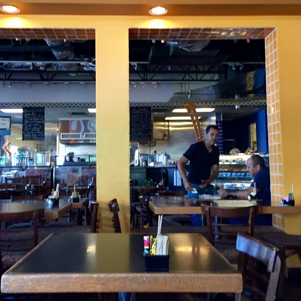 7/2/2015 tarihinde Kathi L.ziyaretçi tarafından Zaguán Latin Bakery &amp; Cafe'de çekilen fotoğraf