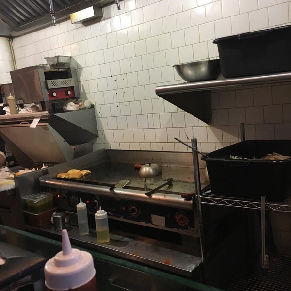 6/16/2017 tarihinde Neha J.ziyaretçi tarafından Mikey&#39;s Burger'de çekilen fotoğraf