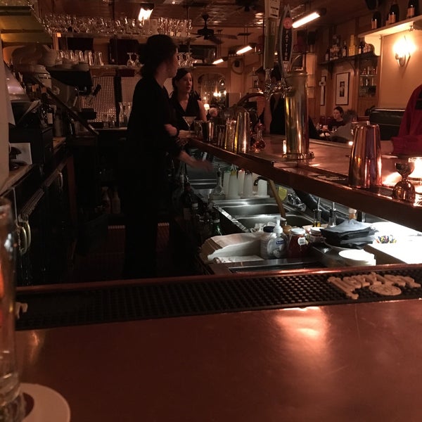 3/26/2017 tarihinde Neha J.ziyaretçi tarafından Bar Six'de çekilen fotoğraf