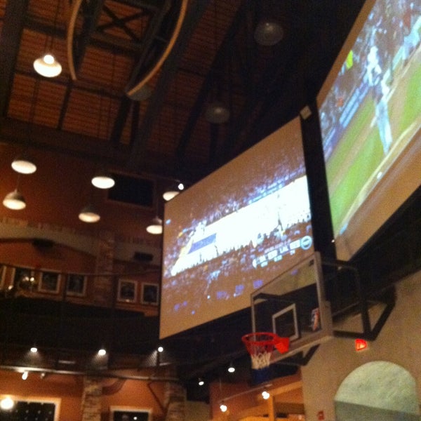 Foto scattata a NBA City Restaurant da Mark G. il 4/29/2013