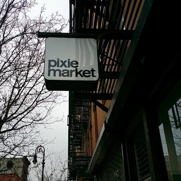 รูปภาพถ่ายที่ Pixie Market โดย chris a. เมื่อ 3/10/2014