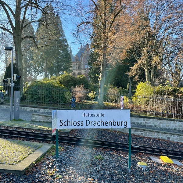 Foto tomada en Schloss Drachenburg  por Dilek S. el 11/28/2020