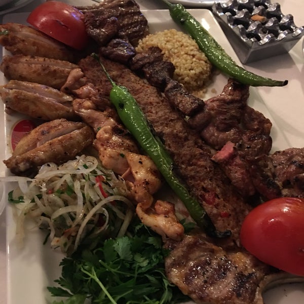 รูปภาพถ่ายที่ HT Manş-Et Restaurant โดย Mur@t เมื่อ 4/14/2017