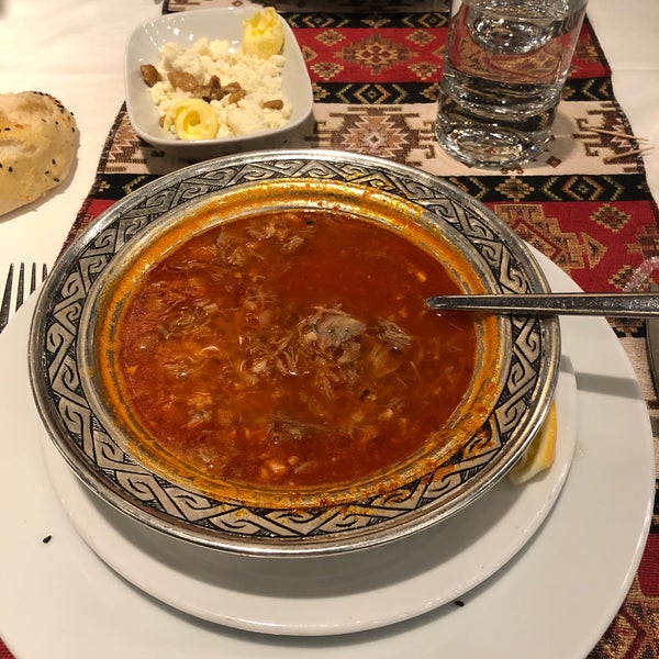 Foto tirada no(a) Köşkeroğlu Baklava &amp; Restaurant por K:y:a em 1/9/2020