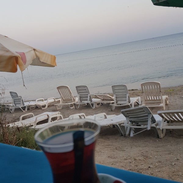 Foto diambil di Coast Cafe &amp; Beach oleh Betül Ç. pada 8/1/2019