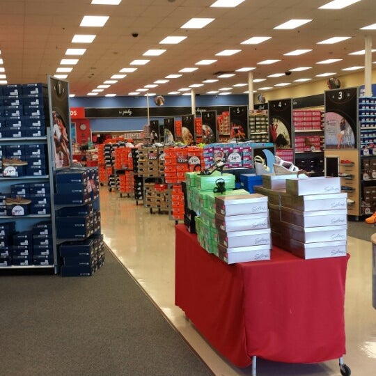 shoe carnival brooks