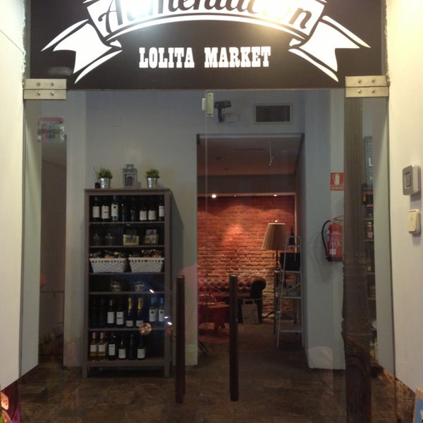 รูปภาพถ่ายที่ LOLITA Market Café &amp; Bar โดย Joel R. เมื่อ 7/23/2013