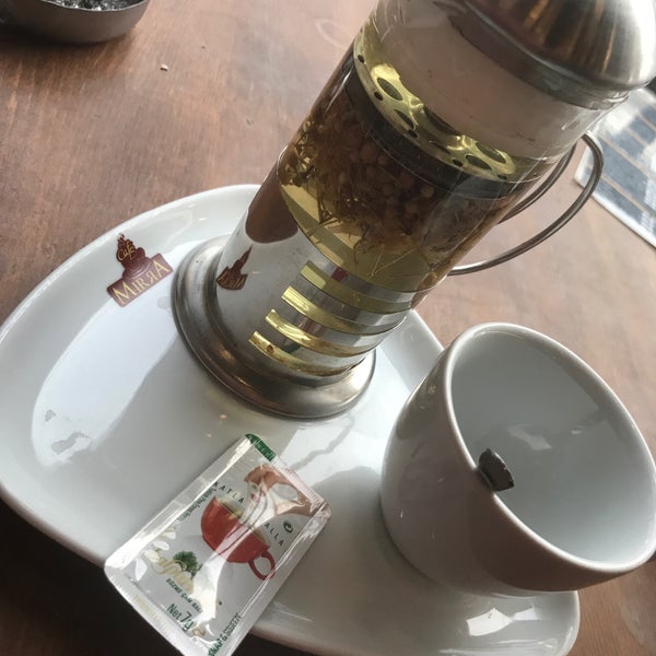 Foto scattata a Cafe Mırra da ÖZKAN il 12/8/2019