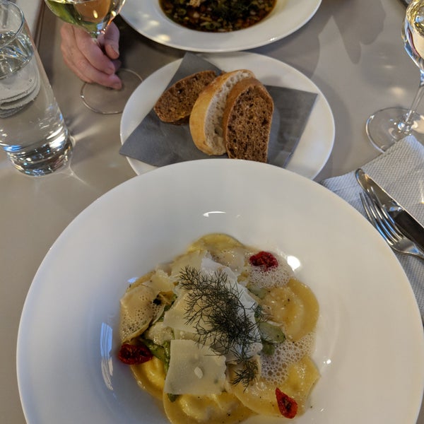 5/14/2018 tarihinde Thomas S.ziyaretçi tarafından Palastecke - Restaurant &amp; Café im Kulturpalast'de çekilen fotoğraf