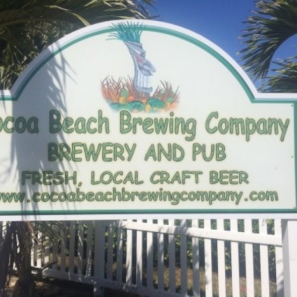 Foto tirada no(a) Cocoa Beach Brewing Company por Liz S. em 3/9/2015