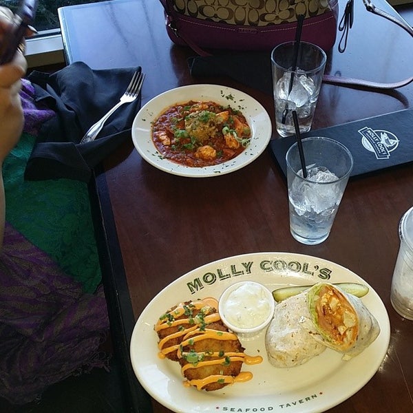 Das Foto wurde bei Molly Cool&#39;s Seafood Tavern von D-Nice am 1/27/2014 aufgenommen