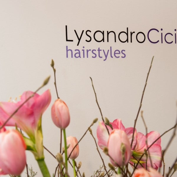 รูปภาพถ่ายที่ LysandroCicilia hairstyles โดย Emiel v. เมื่อ 1/26/2014