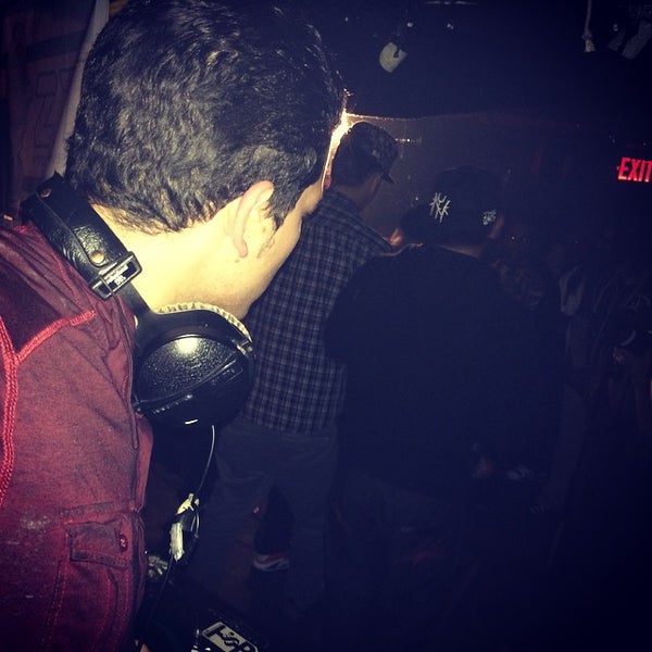 10/20/2014 tarihinde DJ Your Honorziyaretçi tarafından Lit Lounge'de çekilen fotoğraf
