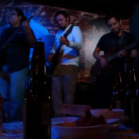Foto scattata a Funky Cat Blues &amp; Bar da Gabyks S. il 12/26/2014