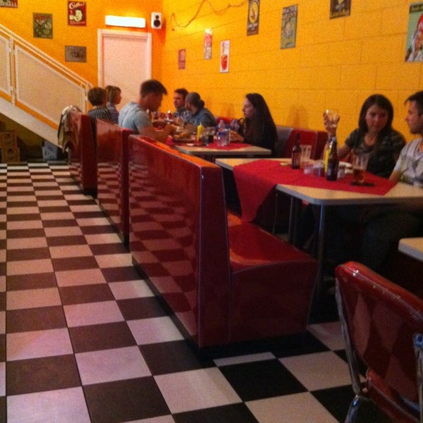 6/4/2013にAndreA D.がDoris Dinerで撮った写真