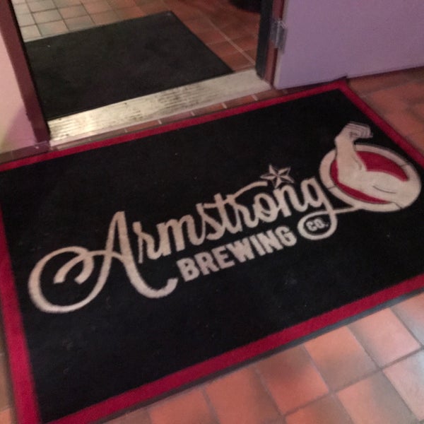 Foto tirada no(a) Armstrong Brewing Company por Neal E. em 10/14/2016