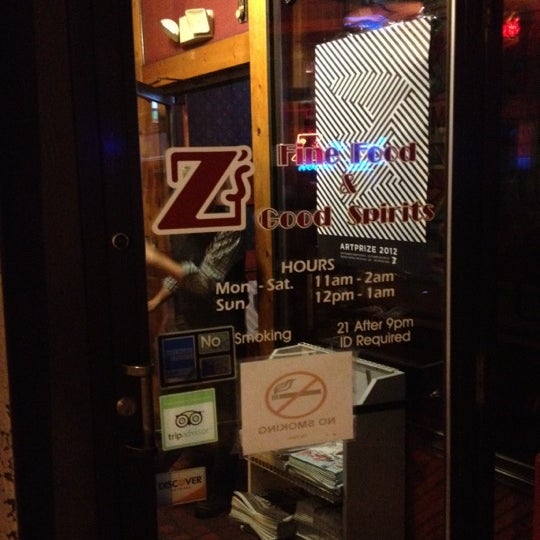 Foto scattata a Z&#39;s Bar &amp; Restaurant da Neal E. il 9/20/2012