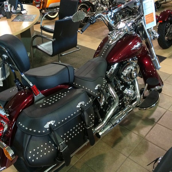 4/16/2014에 Neal E.님이 Harley-Davidson of Greenville에서 찍은 사진