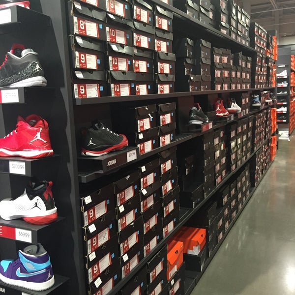nike outlet eagan hours