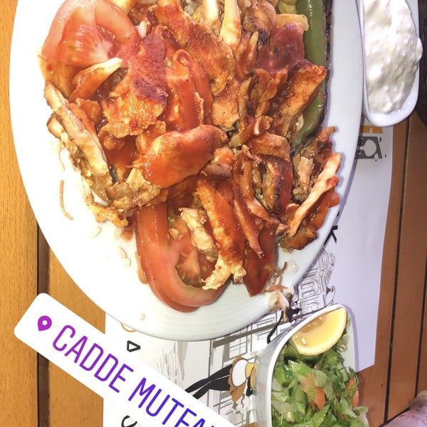 Das Foto wurde bei Cadde Mutfak Restaurant von Hürkal Ç. am 1/18/2018 aufgenommen