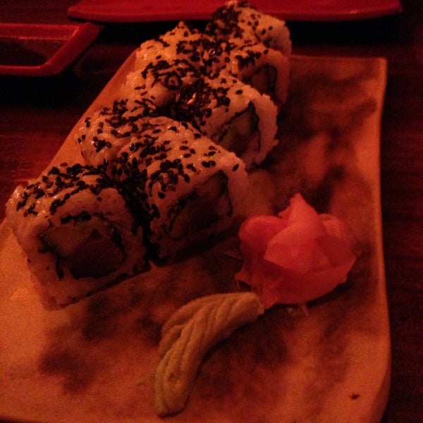 Снимок сделан в Kynoto Sushi Bar пользователем Carolina L. 4/7/2013