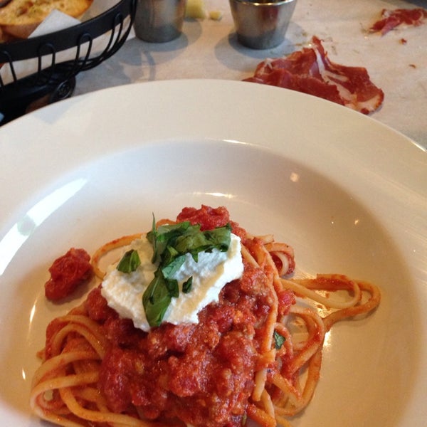 Das Foto wurde bei Licari&#39;s SicilianPizza Kitchen von Dave M. am 4/12/2014 aufgenommen