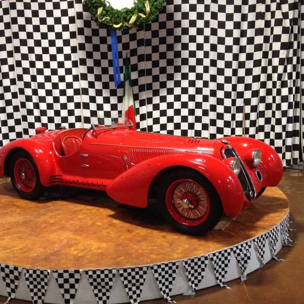 6/15/2014 tarihinde Matt W.ziyaretçi tarafından Simeone Foundation Automotive Museum'de çekilen fotoğraf