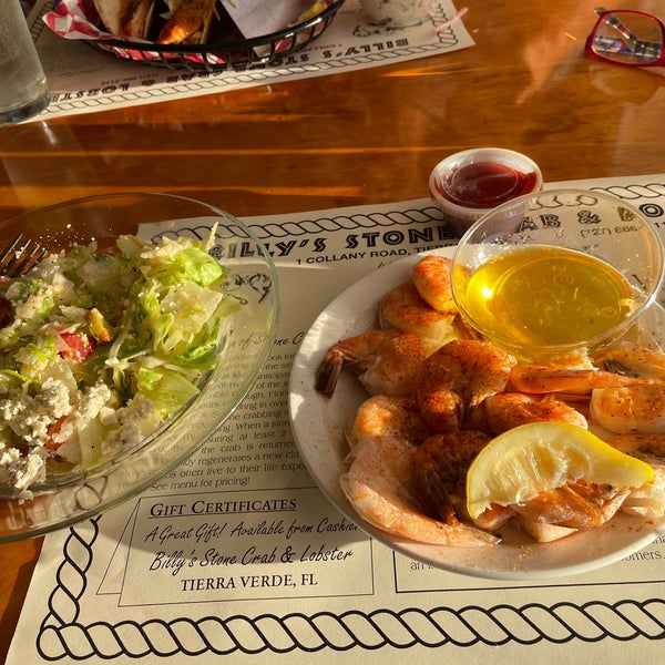 Foto diambil di Billy&#39;s Stone Crab &amp; Seafood oleh Pam B. pada 4/4/2024