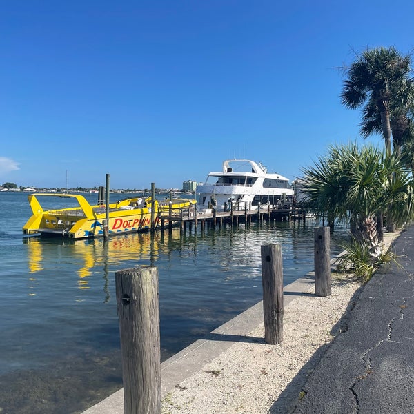 StarLite Sapphire Dining Yacht 3400 Pasadena Ave S