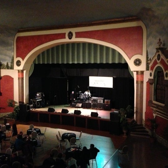 Foto diambil di Fountain Square Theatre oleh Eric T. pada 11/17/2012