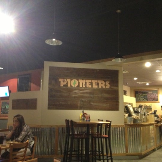 Das Foto wurde bei Pioneers Western Kitchen von Daniel N. am 10/25/2012 aufgenommen