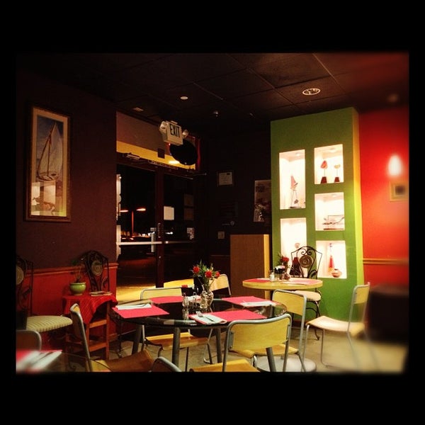 Photo taken at Isabella&#39;s Restaurant by Santhosh N. on 9/23/2012