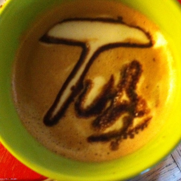 10/2/2013にVialejan M.がFace&#39;s Coffeeで撮った写真