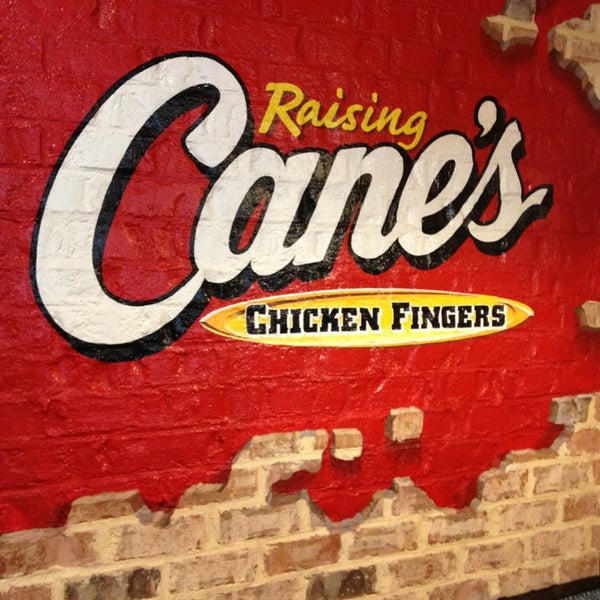 รูปภาพถ่ายที่ Raising Cane&#39;s Chicken Fingers โดย Ryan B. เมื่อ 9/7/2013