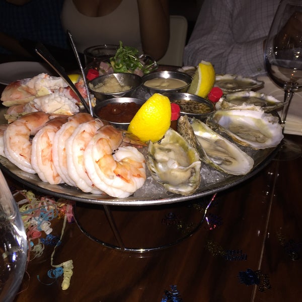 รูปภาพถ่ายที่ STK DC โดย Ryan B. เมื่อ 9/9/2015