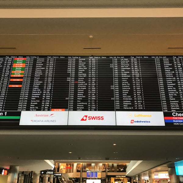 Foto tirada no(a) Aeroporto de Zurique (ZRH) por Tsumita em 5/2/2018