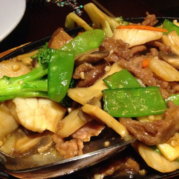 11/19/2014 tarihinde Madeleine S.ziyaretçi tarafından Szechuan Restaurant'de çekilen fotoğraf