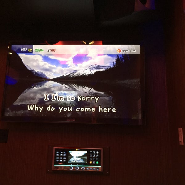 8/22/2015에 Chris S.님이 The Spot Karaoke &amp; Lounge에서 찍은 사진