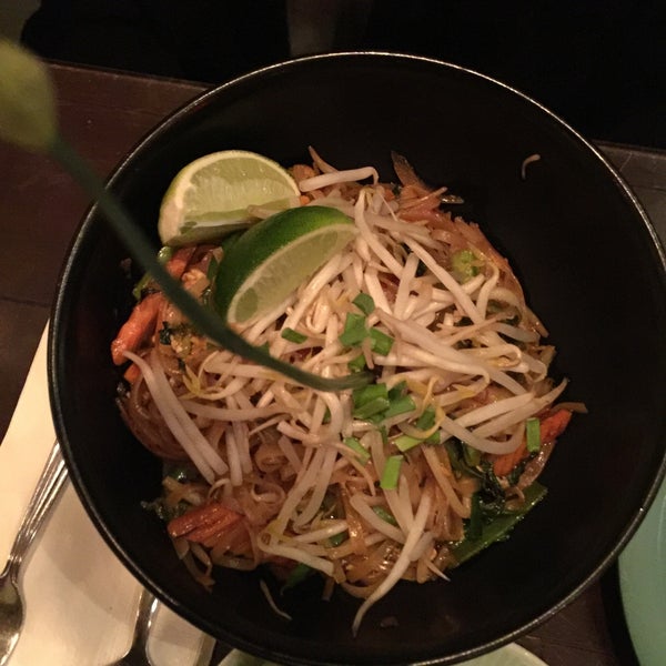 รูปภาพถ่ายที่ Qi Thai Grill โดย Alejandra L. เมื่อ 11/16/2015